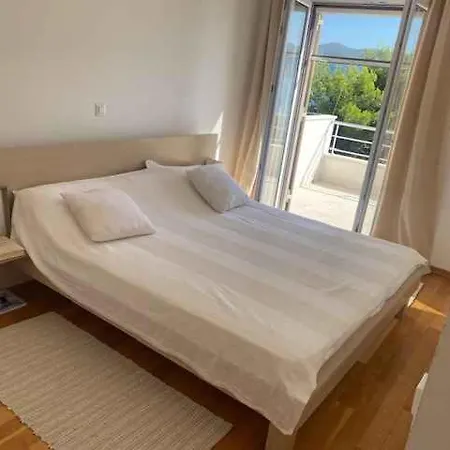 Apartment In 43528