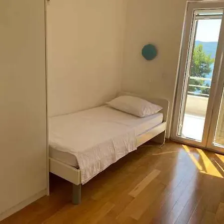 Apartment In 43528