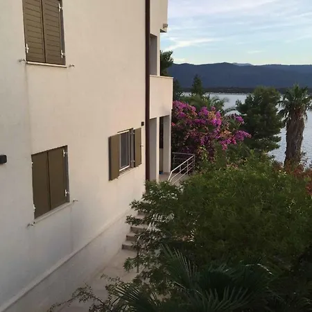 In 43528 アパート *